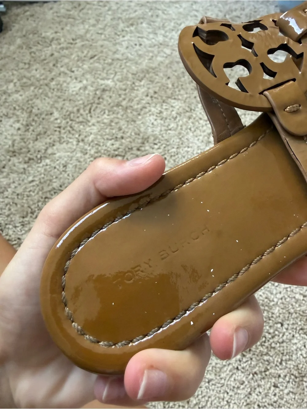 Tory Burch Patent Leather Logo Thong Sandals in Tan
